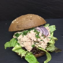 BROODJE MET HUISGEMAAKTE TONIJNSALADE